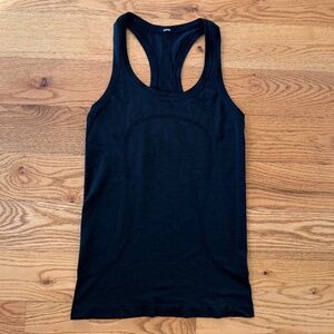 Lululemon Swiftly Tech Racerback Tank Top in Black - Size 4